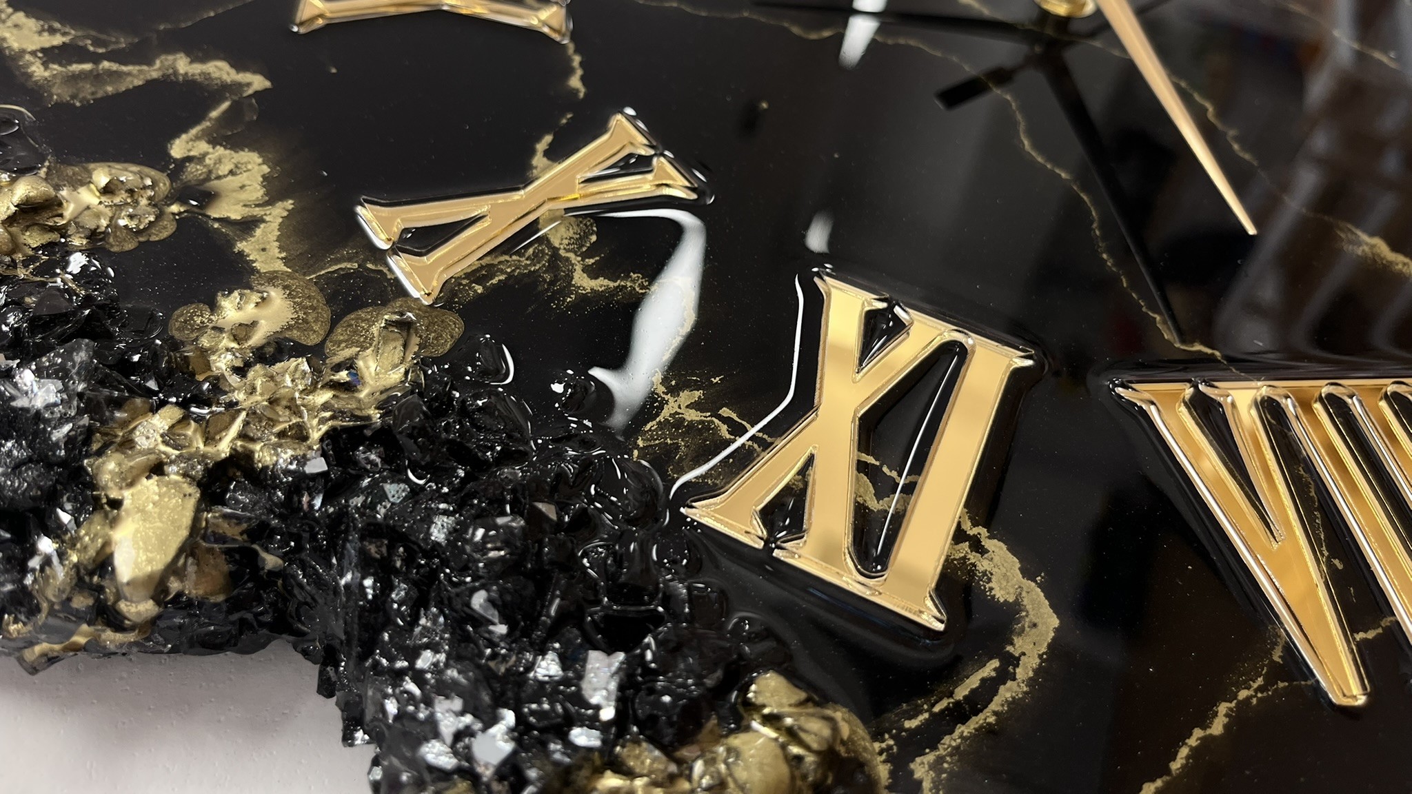 Unikalne dekoracje z żywicy epoksydowej Quant Resin – resin art, rękodzieło, personalizowane projekty, lustra, zegary, stoły, obrazy, kurs żywica epoksydowa
